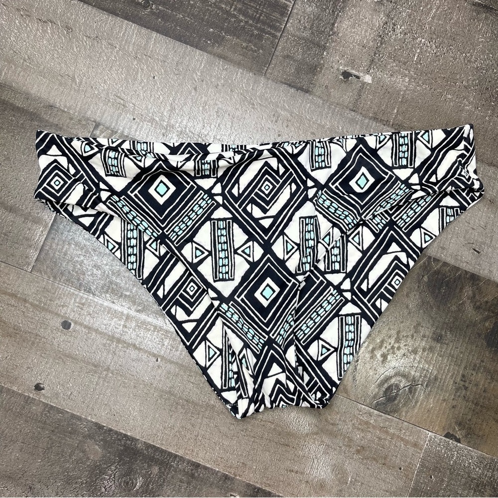 Victoria’s Secret Geometric Design Bikini Bottom size Medium